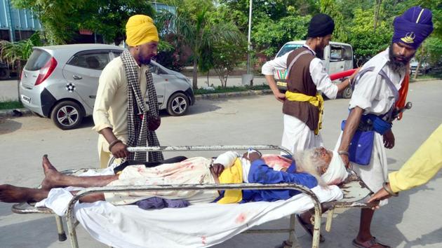 A nihang injured in the attack at the Guru Nanak Dev Hospital in Amritsar on Monday. (Sameer Sehgal/HT) A nihang injured in the attack at the Guru Nanak Dev Hospital in Amritsar on Monday. (Sameer Sehgal/HT)