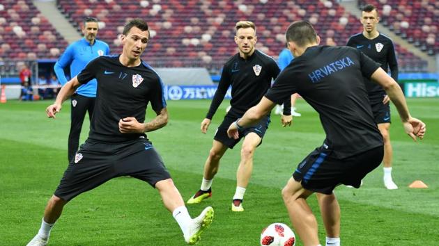 Croatia's forward Mario Mandzukic (L) and teammates attend a training session at the Luzhniki Stadium in Moscow on July 10, 2018, on the eve of the 2018 FIFA World Cup semi-final football match between Croatia and England.(AFP)