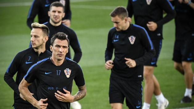 Croatia's forward Mario Mandzukic (L) and teammates take part in a training session of Croatia's national football team at the Luzhniki training field, in Moscow, on July 9, 2018 ahead of their 2018 FIFA World Cup semi-final match against England.(AFP)