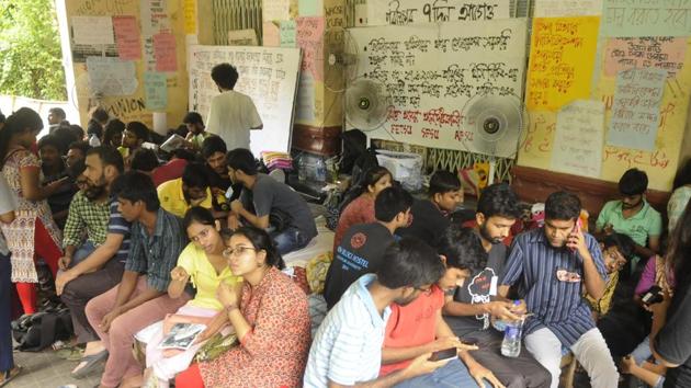 Students of Jadavpur University on hunger strike in Kolkata, on July 8.(Samir Jana/HT File Photo)