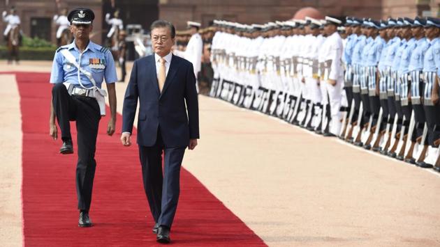 South Korean president Moon Jae-in was accorded a ceremonial reception at the Rashtrapati Bhawan on Tuesday. Prime Minister Narendra Modi lauded South Korea for its participation in the ‘Make in India’ mission, which, he said, has created many employment opportunities in India. Modi also acknowledged Moon Jae-in’s role in accelerating the peace process in the Korean peninsula. (Arvind Yadav / HT Photo) 