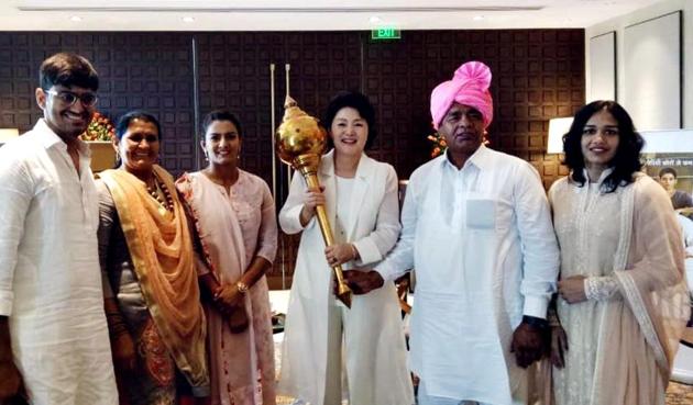 The First Lady of South Korea, Kim Jung-sook (holding mace) met the Phogat family in Delhi.(PHOTO; Twitter/Babita Phogat)