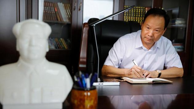 Breeders like Huayu are trying to grow by taking market share from others. In addition to the new Handan hatchery, it is building another in Chongqing, which will bring annual production to 180 million chicks. “Only 20 staff will be needed in the new plant, compared with around 100 in Huayu’s older hatchery,” said Huayu chairman Wang Lianzeng. (Thomas Peter / REUTERS) Breeders like Huayu are trying to grow by taking market share from others. In addition to the new Handan hatchery, it is building another in Chongqing, which will bring annual production to 180 million chicks. “Only 20 staff will be needed in the new plant, compared with around 100 in Huayu’s older hatchery,” said Huayu chairman Wang Lianzeng. (Thomas Peter / REUTERS)