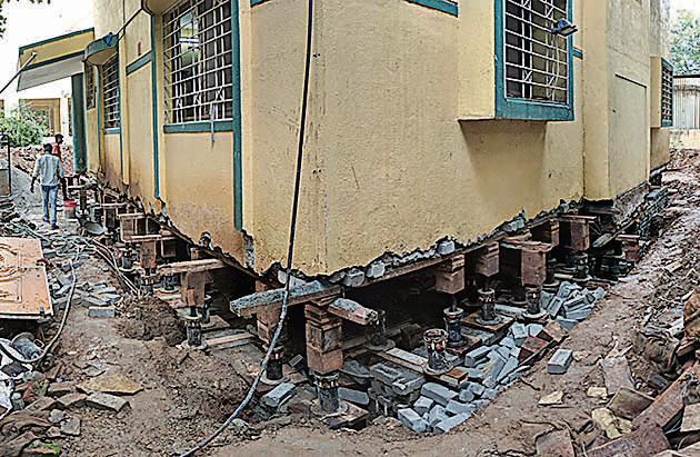 Kumar Iyer decided to ‘raise’ his bungalow by 3.5 feet to tackle the problem of waterlogging in his house. (Shankar Narayan/HT Photo) Kumar Iyer decided to ‘raise’ his bungalow by 3.5 feet to tackle the problem of waterlogging in his house. (Shankar Narayan/HT Photo)