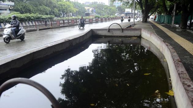 Water accumulated along the Pune-Satara road where BRTS work is underway. (Ravindra Joshi/HT PHOTO) Water accumulated along the Pune-Satara road where BRTS work is underway. (Ravindra Joshi/HT PHOTO)
