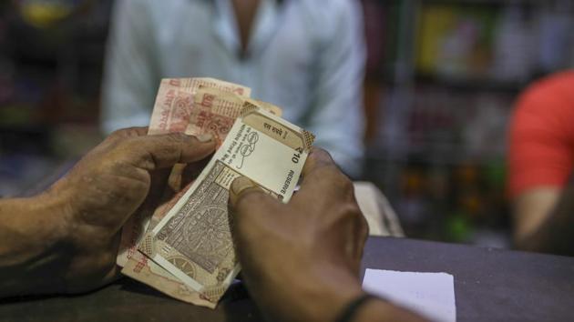 India has become the world’s sixth-biggest economy, pushing France into seventh place, according to updated World Bank figures for 2017. India’s gross domestic product (GDP) amounted to $2.597 trillion at the end of last year, against $2.582 trillion for France. (Dhiraj Singh / Bloomberg File)