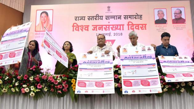 Health minister Kalicharan Saraf launches the AntaraRaj app to track women using injectable contraceptives.(Prabhakar Sharma/HT Photo)