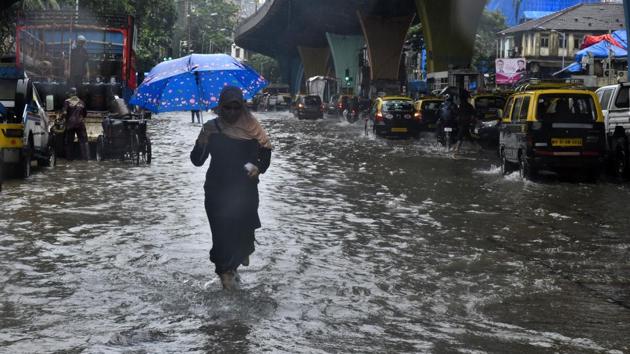 Water logging at Mohammed Ali Road(HT Photo)