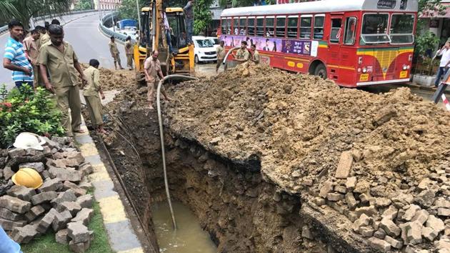 Repair work underway after a water pipeline burst near Parel flyover on Thursday morning. (Bhushan Koyande/HT Photo) Repair work underway after a water pipeline burst near Parel flyover on Thursday morning. (Bhushan Koyande/HT Photo)