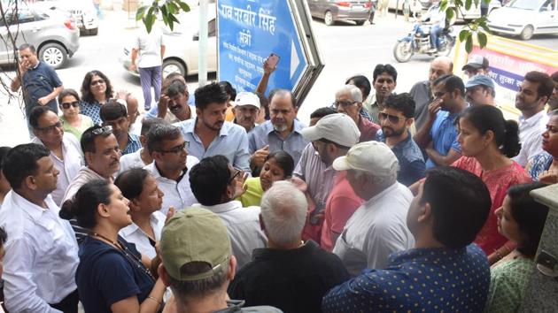 Residents of Gurugram’s Orchid Island society met Union minister Rao Narbir Singh on July 11 and demanded a probe into the incident.(Yogesh Kumar/HT PHOTO) Residents of Gurugram’s Orchid Island society met Union minister Rao Narbir Singh on July 11 and demanded a probe into the incident.(Yogesh Kumar/HT PHOTO)