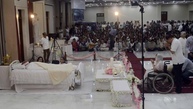 On Thursday, as the news of dada’s demise spread among the devotees in the morning hours, devotees started gathering at the Mission headquarters to pay their last tributes. (RAVINDRA JOSHI/HT PHOTO) 