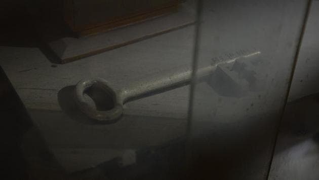 The symbolic key to Delhi that was given to the mayors of Delhi in the past is housed in a dusty showcase. Historian and author Rana Safvi feels that the Town Hall is testimony to the British rule as well as the fight against it by Indians. (Sanchit Khanna / HT Photo) The symbolic key to Delhi that was given to the mayors of Delhi in the past is housed in a dusty showcase. Historian and author Rana Safvi feels that the Town Hall is testimony to the British rule as well as the fight against it by Indians. (Sanchit Khanna / HT Photo)