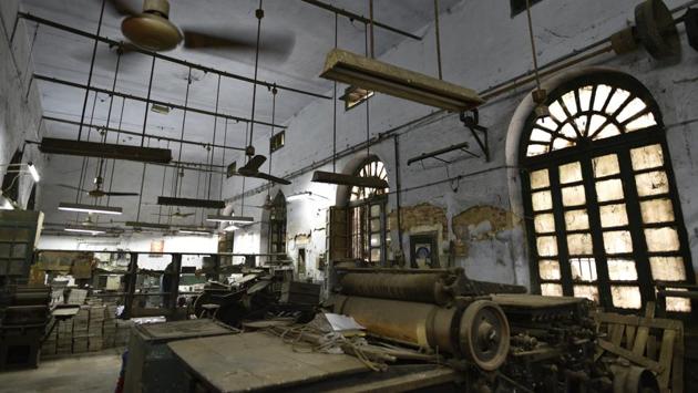 The building houses over 50 rooms and two meeting halls, and is presently used by the corporation to hold meetings. Occasionally the rooms are also rented out for movie shootings and other meetings. As per media reports, once the refurbishing project is executed the civic body expects to earn around Rs 2 crore per month. (Sanchit Khanna / HT Photo) The building houses over 50 rooms and two meeting halls, and is presently used by the corporation to hold meetings. Occasionally the rooms are also rented out for movie shootings and other meetings. As per media reports, once the refurbishing project is executed the civic body expects to earn around Rs 2 crore per month. (Sanchit Khanna / HT Photo)