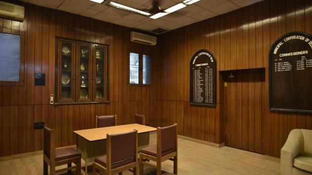 A view of the commissioner's room. In its heyday, the Town Hall served as an office for the municipality, commerce and literary society. Recently a proposal to develop Town Hall as a tourist destination of international standards has been finalised and the location will soon emerge as a centre depicting the culture and social heritage of Delhi. (Sanchit Khanna / HT Photo) A view of the commissioner's room. In its heyday, the Town Hall served as an office for the municipality, commerce and literary society. Recently a proposal to develop Town Hall as a tourist destination of international standards has been finalised and the location will soon emerge as a centre depicting the culture and social heritage of Delhi. (Sanchit Khanna / HT Photo)