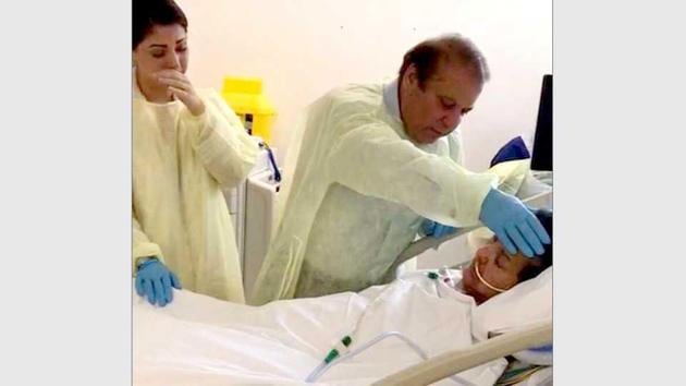 Former Pakistan prime minister Nawaz Sharif with his wife Kulsoom Sharif in the hospital while his daughter Maryam looks on. (PKPolitics/Twitter) Former Pakistan prime minister Nawaz Sharif with his wife Kulsoom Sharif in the hospital while his daughter Maryam looks on. (PKPolitics/Twitter)