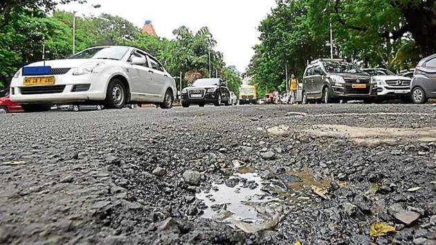 Potholes near Bombay high court in south Mumbai.(Kunal Patil/HT Photo)