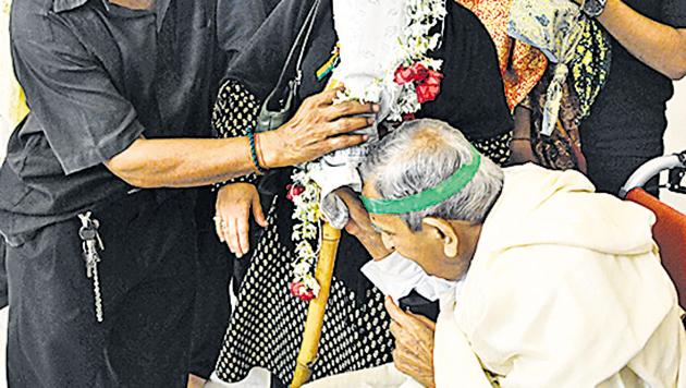 Dada JP Vaswani was a spiritual leader whose influence touched all religions. Here is he is seen during the observance of Muharram in the city.(HT PHOTO)
