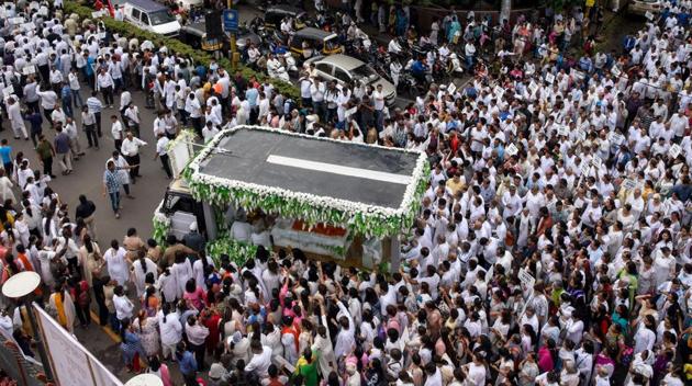 The spiritual leader’s body was taken out in a procession starting from the Sadhu Vaswani Mission, and traversed through prominent localities like, Council Hall, Poona Club, Quarter Gate, Irwin road, Babajan chowk, MG road, Nehru Memorial Hall and Shanti Kunj, before returning to the Sadhu Vaswani Mission. (SANKET WANKHADE/HT PHOTO)