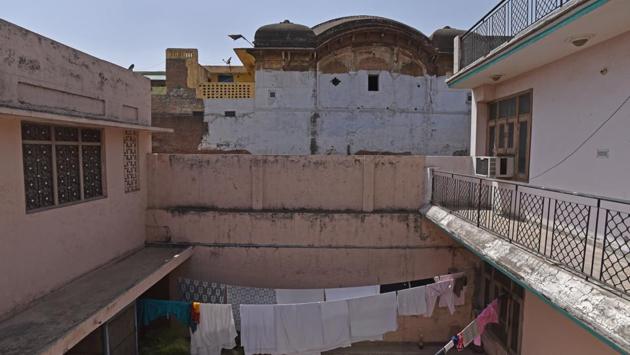 The shikargah in Jaunti village was built by Shahjahan in outer Delhi. The village now falls on the Delhi-Haryana border, about 10km from Mundka Metro station. Besides its historical heritage, the nondescript Jaunti village was also the epicentre of the Green Revolution in the 1960s. (Anushree Fadnavis / HT Photo) The shikargah in Jaunti village was built by Shahjahan in outer Delhi. The village now falls on the Delhi-Haryana border, about 10km from Mundka Metro station. Besides its historical heritage, the nondescript Jaunti village was also the epicentre of the Green Revolution in the 1960s. (Anushree Fadnavis / HT Photo)