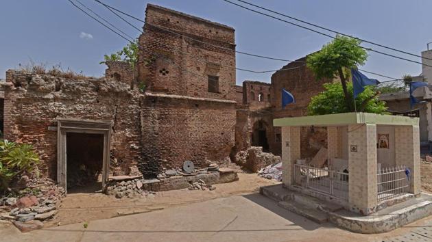 Standing on an elevated land, Shahjahan’s shikargah was once a double-storeyed fortress surrounded by a wall. Only a part of the fortification remains now and the main gateway has collapsed. At least 69 families have lived in and around this Mughal era royal forest house for years. However, a recent spate in construction activity has damaged its original architecture. (Anushree Fadnavis / HT Photo) Standing on an elevated land, Shahjahan’s shikargah was once a double-storeyed fortress surrounded by a wall. Only a part of the fortification remains now and the main gateway has collapsed. At least 69 families have lived in and around this Mughal era royal forest house for years. However, a recent spate in construction activity has damaged its original architecture. (Anushree Fadnavis / HT Photo)