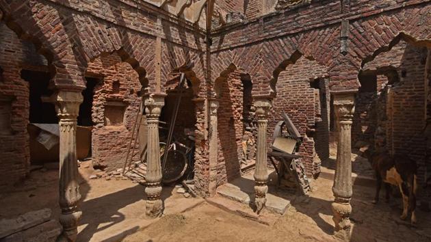 A view of the interiors of Aam Khas. Vikas Maloo, head of the archaeology department said the survey is on its last lap and is likely to be completed by next week. Once the assessment in collaboration with SDM office is done, a blueprint to uplift the area will be prepared—a move that experts believe will help in finding out which part of the structure needs conservation. (Anushree Fadnavis / HT Photo) A view of the interiors of Aam Khas. Vikas Maloo, head of the archaeology department said the survey is on its last lap and is likely to be completed by next week. Once the assessment in collaboration with SDM office is done, a blueprint to uplift the area will be prepared—a move that experts believe will help in finding out which part of the structure needs conservation. (Anushree Fadnavis / HT Photo)