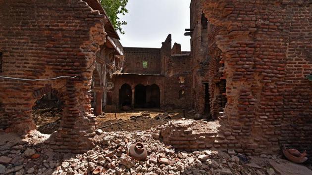 Jaunti village near Kanjhawala in outer Delhi, is unlike the capital’s other urbanised villages. Jaunti has at its heart a crumbling 17th century ‘shikargah’ or hunting lodge that will now be restored by Delhi’s archaeology department. The remains of the fortress — fluted sandstone columns, halls, arches, lakhori brick walls and pyramidal roofs — will be strengthened as part of the plan for the village's integrated development. (Anushree Fadnavis / HT Photo) Jaunti village near Kanjhawala in outer Delhi, is unlike the capital’s other urbanised villages. Jaunti has at its heart a crumbling 17th century ‘shikargah’ or hunting lodge that will now be restored by Delhi’s archaeology department. The remains of the fortress — fluted sandstone columns, halls, arches, lakhori brick walls and pyramidal roofs — will be strengthened as part of the plan for the village's integrated development. (Anushree Fadnavis / HT Photo)