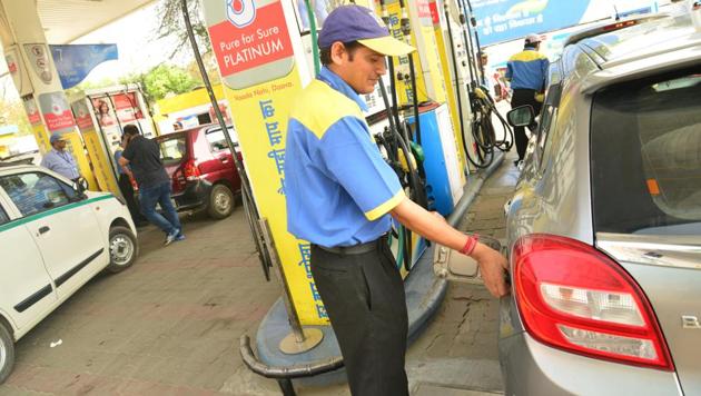 India has a history of going back on fuel reforms, a reason why investors still worry about the government missing its deficit targets.(Ramesh Pathania/Mint)