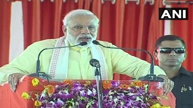 PM Narendra Modi addressing a rally in Azamgarh.(ANI Photo) PM Narendra Modi addressing a rally in Azamgarh.(ANI Photo)
