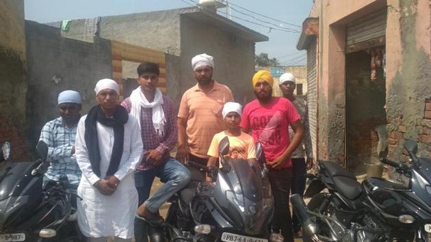 Some Daulewala youngsters at a checkpoint in the village. (HT Photo) Some Daulewala youngsters at a checkpoint in the village. (HT Photo)