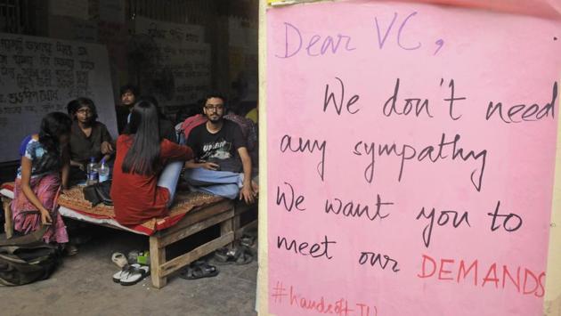 The decision to admit students in the six UG courses in the humanities stream, by giving equal weightage to both admission test and marks obtained in the plus two board examination, was taken at an emergent meeting of the Executive Council, five days after students went on hunger strike. (Samir Jana / HT Photo)