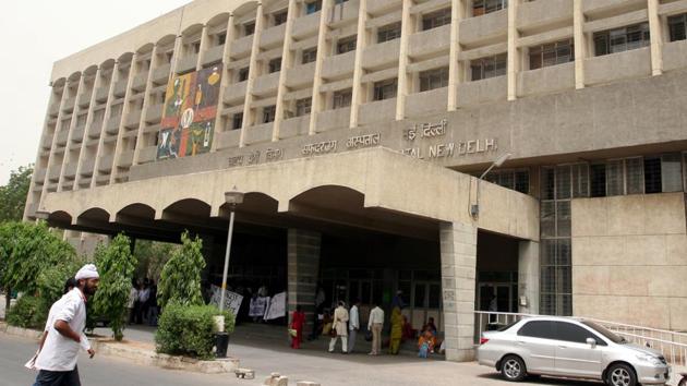 Close to 8,000 patients visit the out-patient clinics every day at Safdarjung Hospital that currently run from 8am to 4pm. (HT File Photo) Close to 8,000 patients visit the out-patient clinics every day at Safdarjung Hospital that currently run from 8am to 4pm. (HT File Photo)