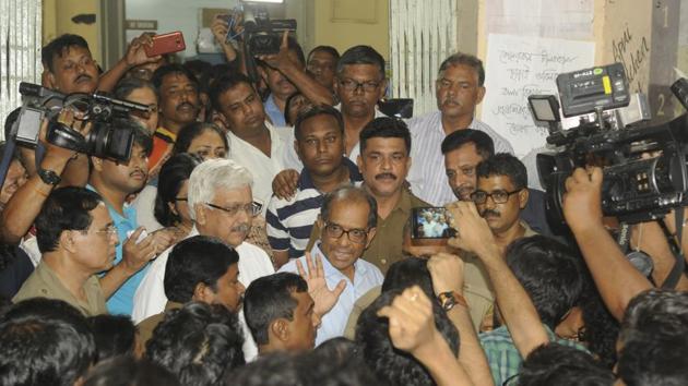 However, Vice Chancellor Suranjan Das (C) and Pro Vice Chancellor Pradip Ghosh put it on record that they were not party to the resolution that was carried by majority. Das announced that he and Ghosh would meet West Bengal Governor K.N. Tripathi - the ex-officio Chancellor - and seek that they be relieved of their posts. (Samir Jana / HT Photo)