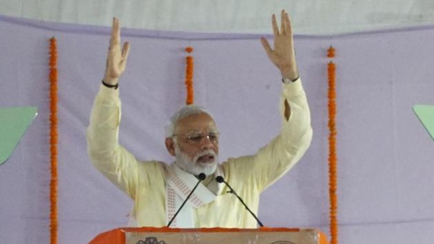 Prime Minister Narendra Modi speaks during a public rally at Rajatalab, Kachnar area, in Varanasi, Uttar Pradesh.(Rajesh Kumar/HT Photo)