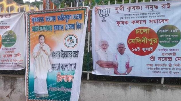 Posters of the Trinamool Congress and BJP haver erupted all over Midnapore ahead of the Prime Minister’s rally on Monday.(HT Photo)