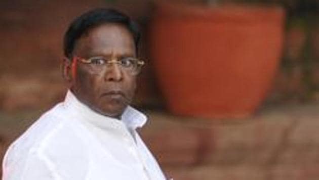 Puducherry chief minister V Narayanasamy has been at loggerheads with L-G Kiran Bedi since she took charge in May 2016. (Sonu Mehta/HT File Photo) Puducherry chief minister V Narayanasamy has been at loggerheads with L-G Kiran Bedi since she took charge in May 2016. (Sonu Mehta/HT File Photo)