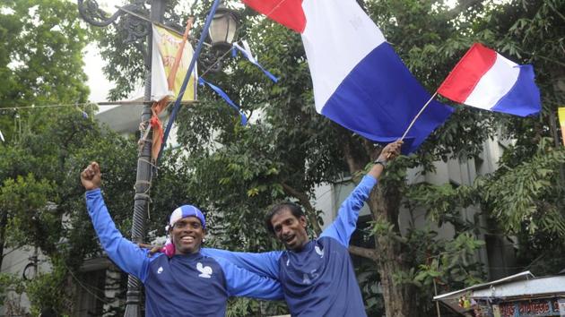 Manik Khatik (R) and Babuli Nayek, two die hard fans in Chandannagar, former French colony, dressed in the team’s jersey before the FIFA World Cup 2018 final.(Samir Jana/HT PHOTO)