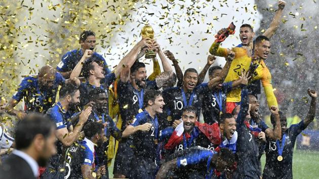 This photo of a celebrating Macron captures the excitement of France's World  Cup win.