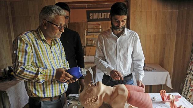 Doctors being trained at Kashmir Skill and Simulation Centre, Dhobiwan.(Waseem Andrabi/ HT)