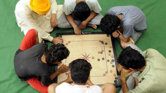 Patients undergoing drug de-addiction treatment relax by playing carrom at Saket Hospital in Patiala. (HT Photo) Patients undergoing drug de-addiction treatment relax by playing carrom at Saket Hospital in Patiala. (HT Photo)