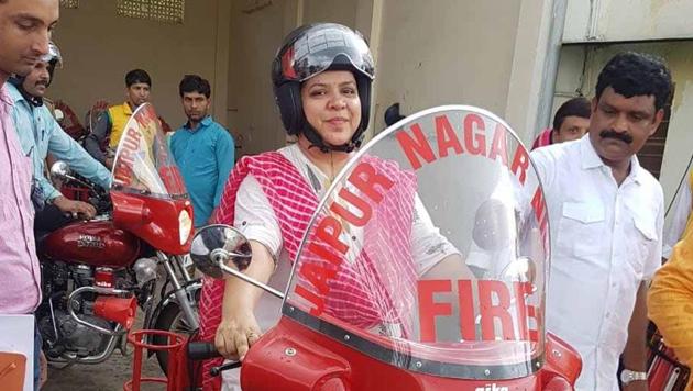 The specially-equipped Royal Enfield Bullet (350cc) motorcycle to be used for fire-fighting.(HT)