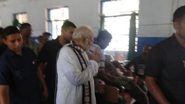 Prime Minister Modi visited the injured at the hospital after his rally in West Bengal’s Midnapore. (HT Photo) Prime Minister Modi visited the injured at the hospital after his rally in West Bengal’s Midnapore. (HT Photo)