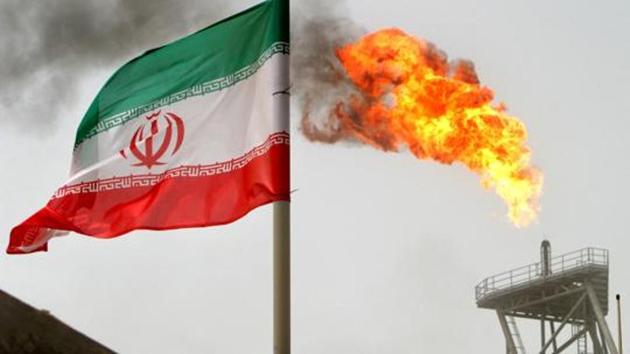 A gas flare on an oil production platform in the Soroush oil fields is seen alongside an Iranian flag in the Persian Gulf, Iran. (REUTERS File Photo) A gas flare on an oil production platform in the Soroush oil fields is seen alongside an Iranian flag in the Persian Gulf, Iran. (REUTERS File Photo)