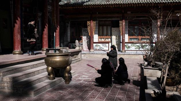 “For now, there are enough of us, but I fear for the future. Even if there are still students, there won’t be anyone of quality to teach them,” said one imam. Beijing is targeting minors “as a way to ensure that faith traditions die out while also maintaining the government’s control over ideological affairs,” charged William Nee, China researcher at Amnesty International. (Johannes Eisele / AFP) “For now, there are enough of us, but I fear for the future. Even if there are still students, there won’t be anyone of quality to teach them,” said one imam. Beijing is targeting minors “as a way to ensure that faith traditions die out while also maintaining the government’s control over ideological affairs,” charged William Nee, China researcher at Amnesty International. (Johannes Eisele / AFP)
