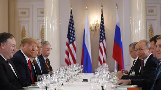 US President Donald Trump, second from left, and U.S. Secretary of State Mike Pompeo, left, attend a working lunch with Russian President Vladimir Putin, third from right, during their meeting at the Presidential Palace in Helsinki, Finland, Monday, July 16, 2018.(AP Photo)
