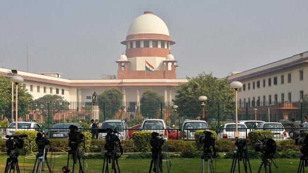 Supreme Court will take up the petitions demanding entry for women in Sabarimala after the Section 377 case gets over on Tuesday.(Reuters File Photo)