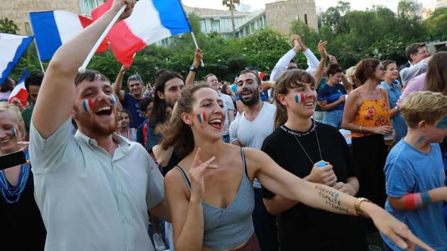French and Lebanese football fans watch the World Cup final between France and Croatia in the garden of French cultural center in the capital Beirut. (AFP) 
