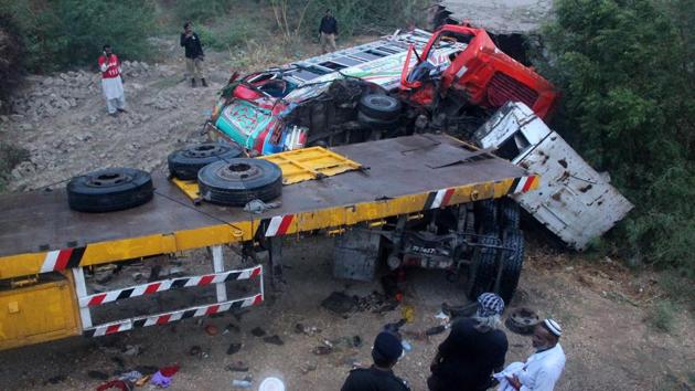 Police officers and volunteers inspect the wreckage of a vehicular accident in Matiarai, near Hyderabad, Pakistan. (AP Photo) Police officers and volunteers inspect the wreckage of a vehicular accident in Matiarai, near Hyderabad, Pakistan. (AP Photo)