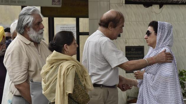 Relatives and friends offer condolences to the parents of Anissia Batra, who fell to her death from the terrace of her home in south Delhi’s Panchsheel Park in New Delhi.Three days after her death, the police arrested her husband, who has been accused of harassing her for dowry. (Sonu Mehta / HT Photo) Relatives and friends offer condolences to the parents of Anissia Batra, who fell to her death from the terrace of her home in south Delhi’s Panchsheel Park in New Delhi.Three days after her death, the police arrested her husband, who has been accused of harassing her for dowry. (Sonu Mehta / HT Photo)