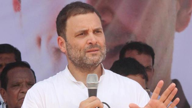 Congress president Rahul Gandhi interacts with farmers at “Chaupal pe Charcha” programme in Maharashtra.(Sunny Shende/HT File Photo)