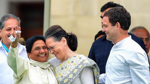 Congress leader Sonia Gandhi with Bahujan Samaj Party (BSP) leader Mayawati and Congress President Rahul Gandhi during the swearing-in ceremony of JD(S)-Congress coalition government in Bengaluru.(PTI File Photo)